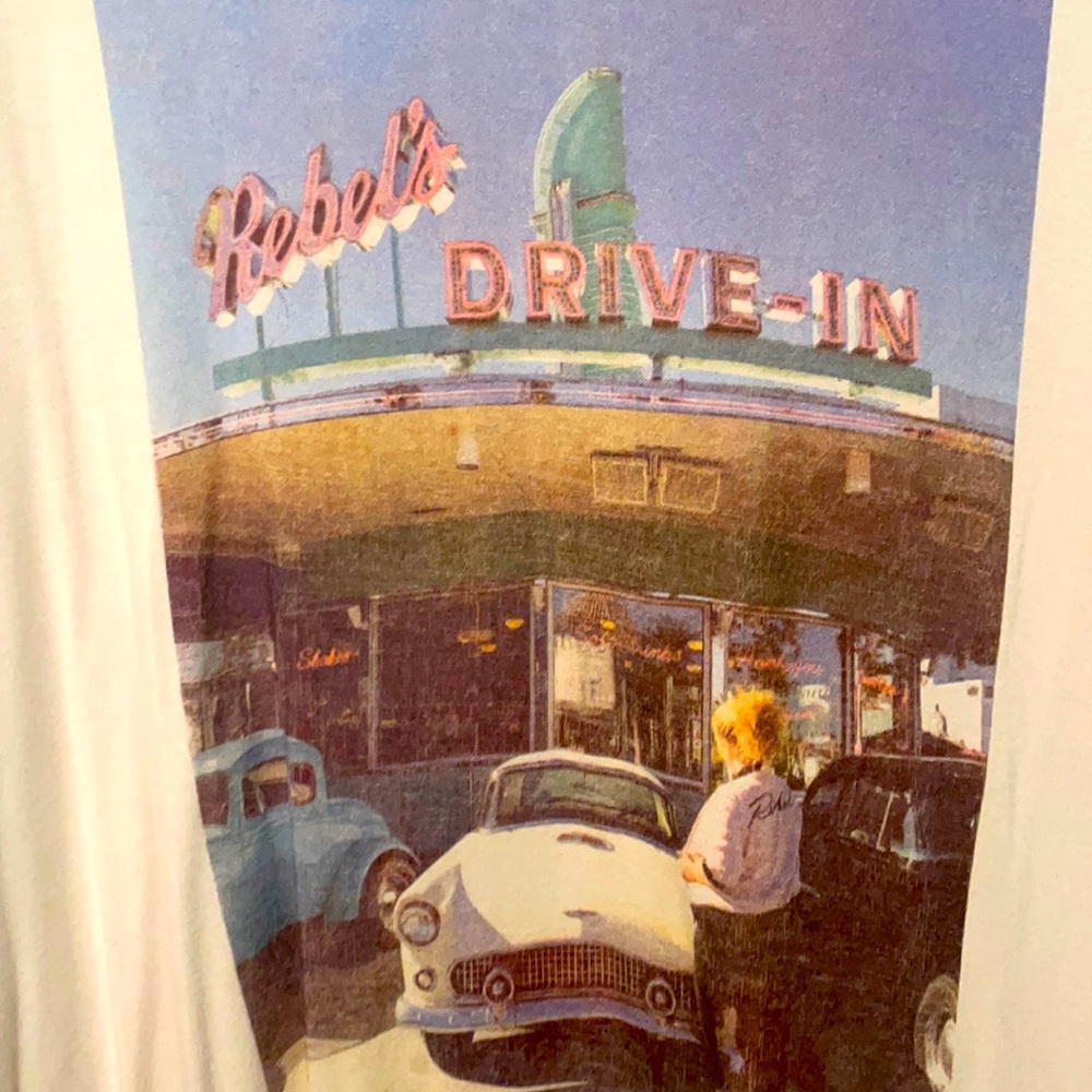 Rebel Wilson & Angel Graphic T-shirt. Size 1X